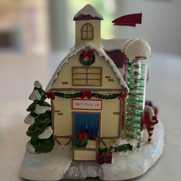 Hawthorne Village - "Gift Wrapping Service Station" Piece - Picture 7 of 9